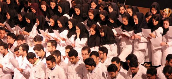 انتقال ۱۰ هزار دانشجوی ایرانی به دانشگاه های علوم پزشکی صحت ندارد