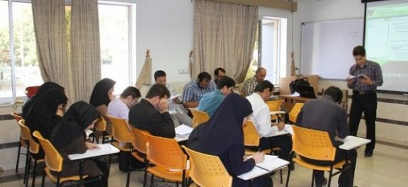 بورسیه ۵۰ دانشجوی سیل زده دانشگاههای تهران توسط یک بنیاد نیکوکاری