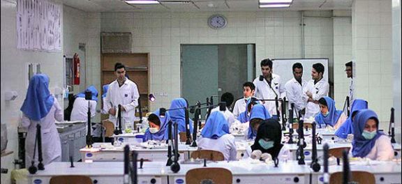 خالی ماندن ۵۰ درصد رشته‌های پزشکی آزاد